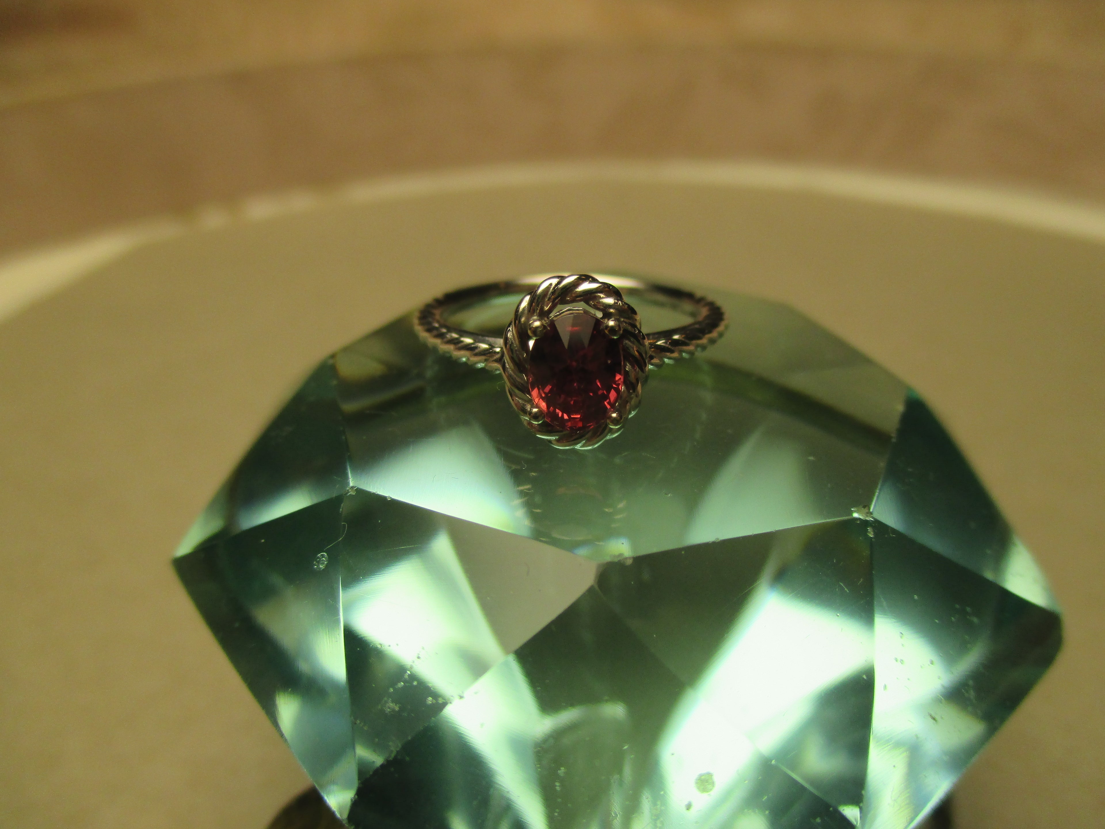 Sapphire Oval in 14K white gold. Natural Pink 7x5mm 1.00 carat