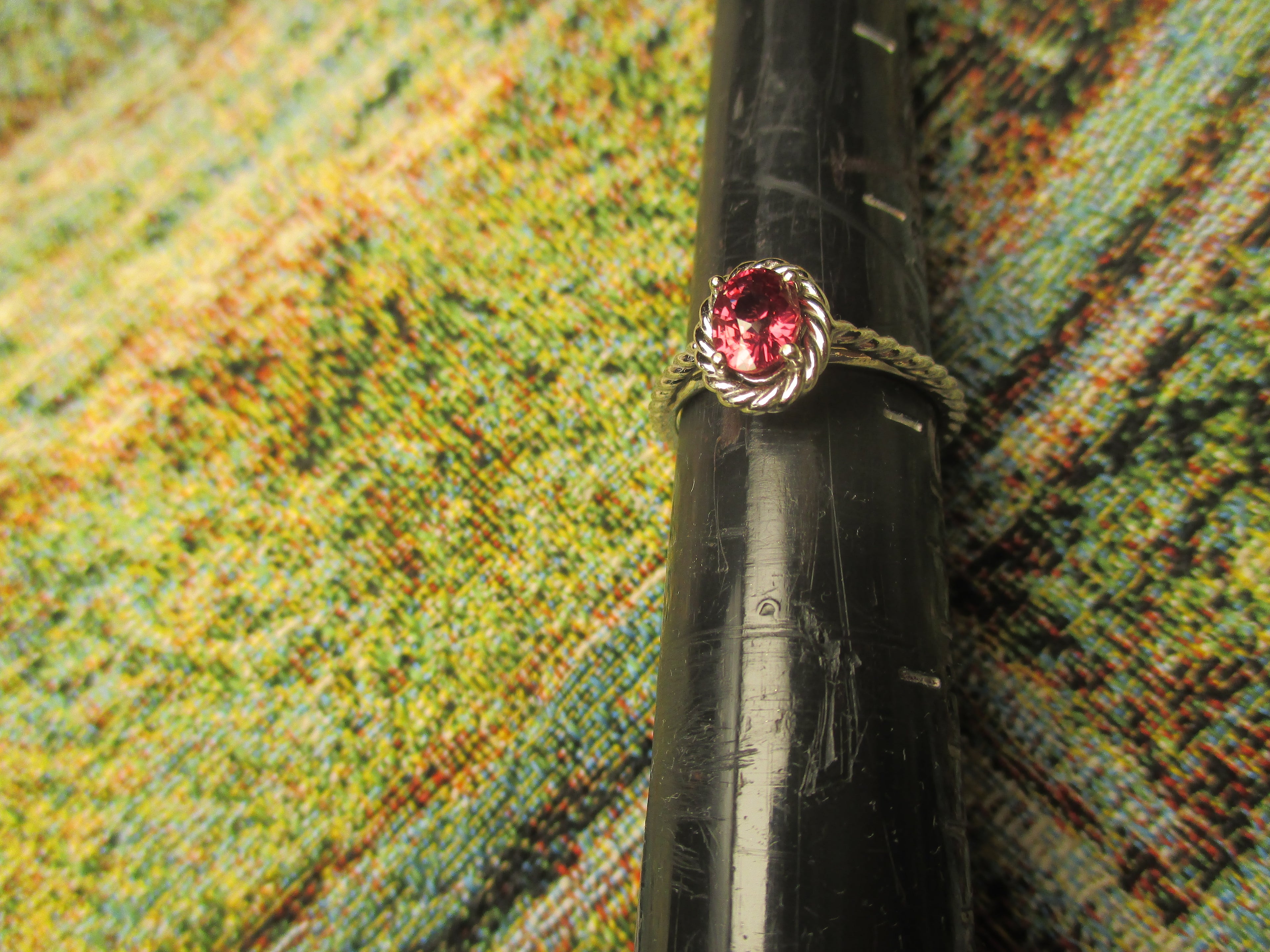 Sapphire Oval in 14K white gold. Natural Pink 7x5mm 1.00 carat