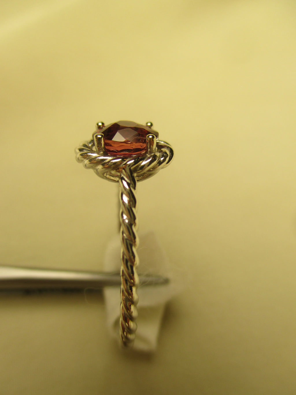 Sapphire Oval in 14K white gold. Natural Pink 7x5mm 1.00 carat