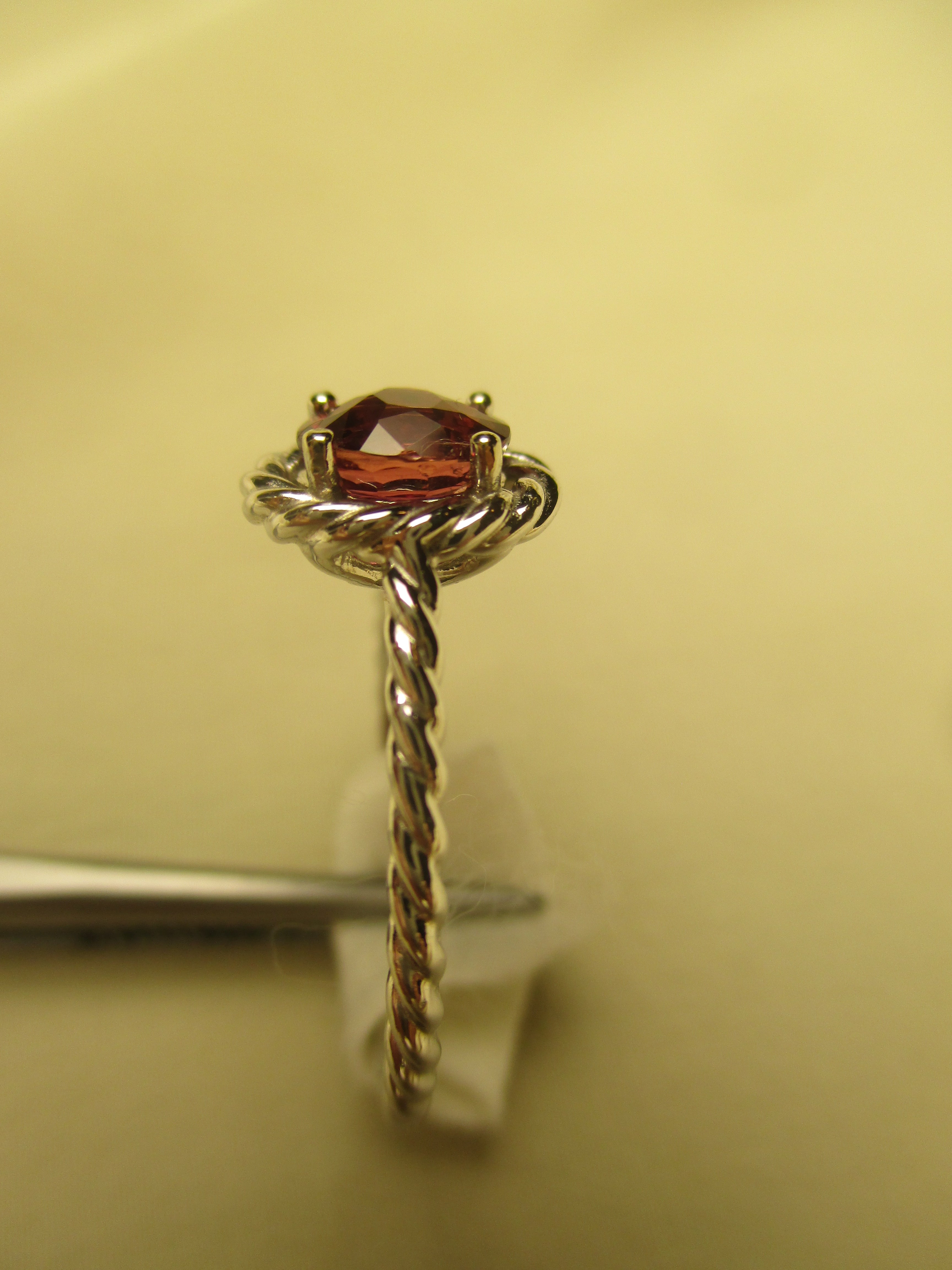 Sapphire Oval in 14K white gold. Natural Pink 7x5mm 1.00 carat