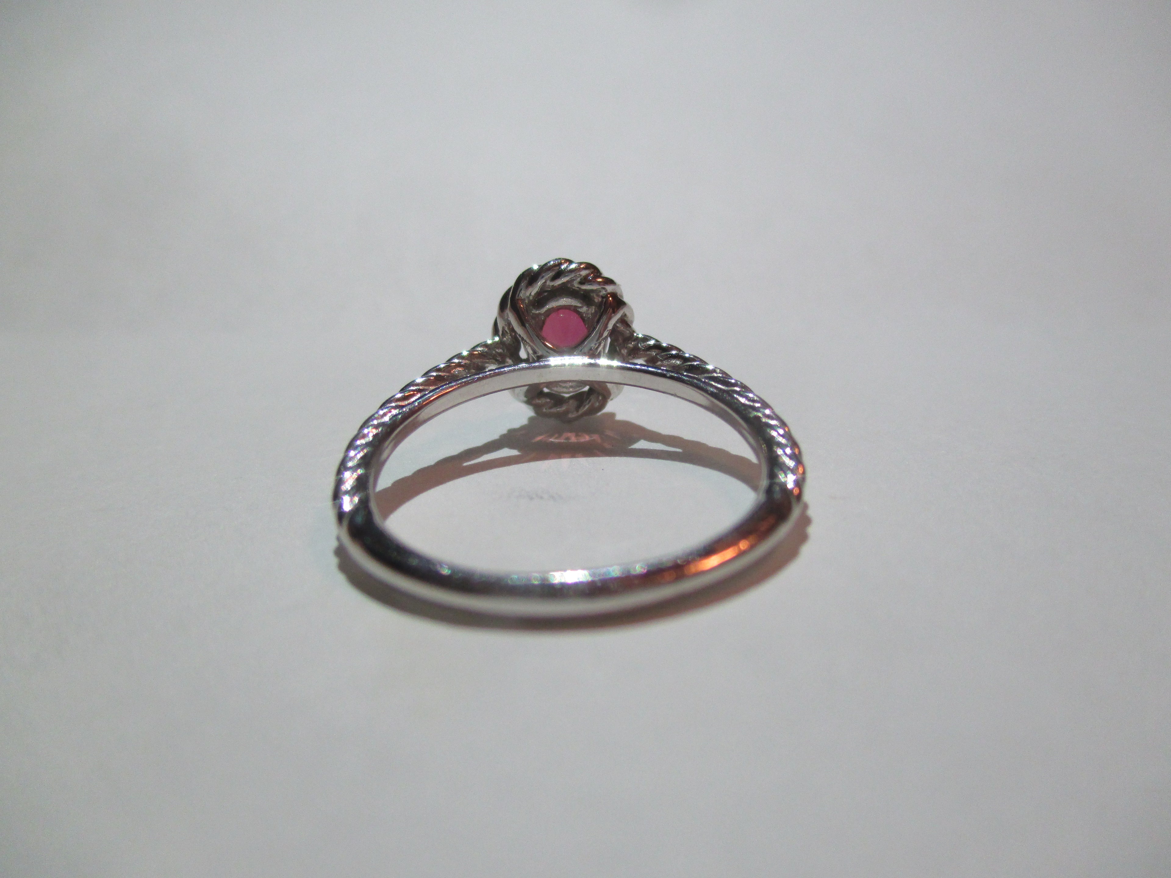Sapphire Oval in 14K white gold. Natural Pink 7x5mm 1.00 carat