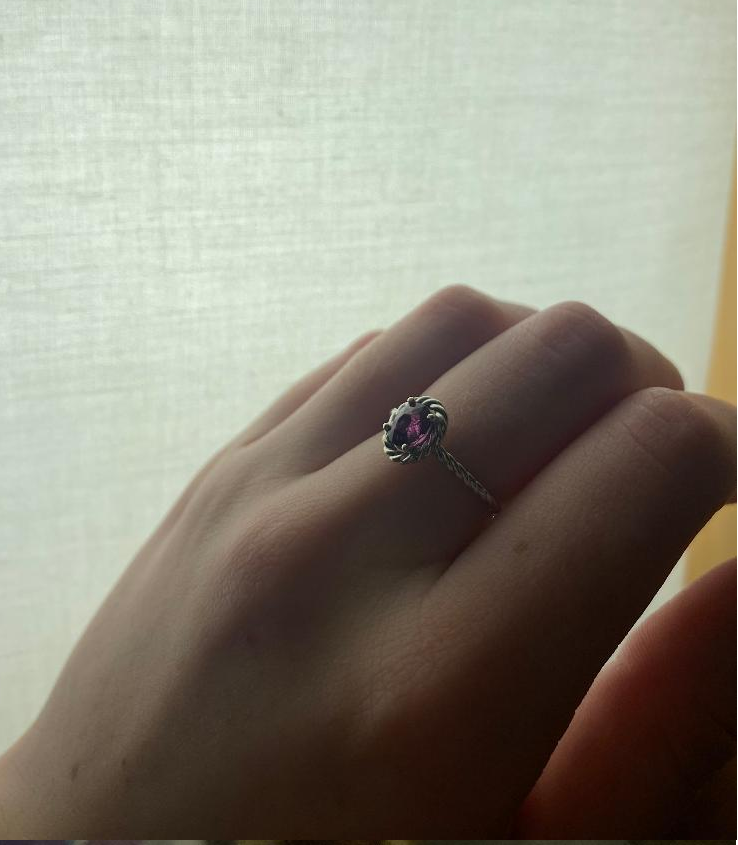 Sapphire Oval in 14K white gold. Natural Pink 7x5mm 1.00 carat