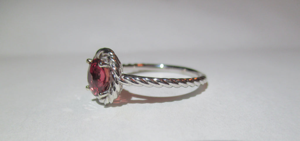 Sapphire Oval in 14K white gold. Natural Pink 7x5mm 1.00 carat