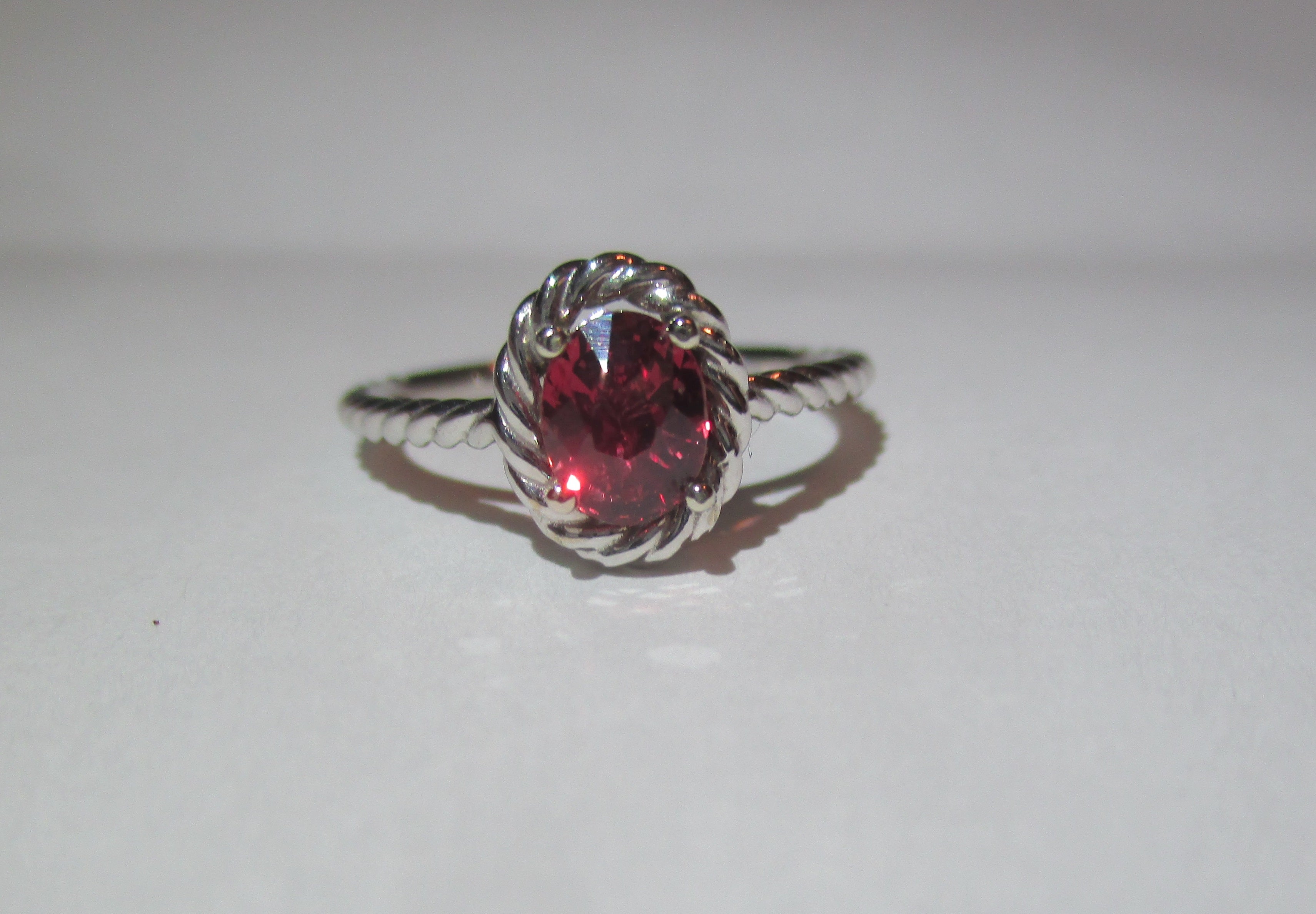 Sapphire Oval in 14K white gold. Natural Pink 7x5mm 1.00 carat