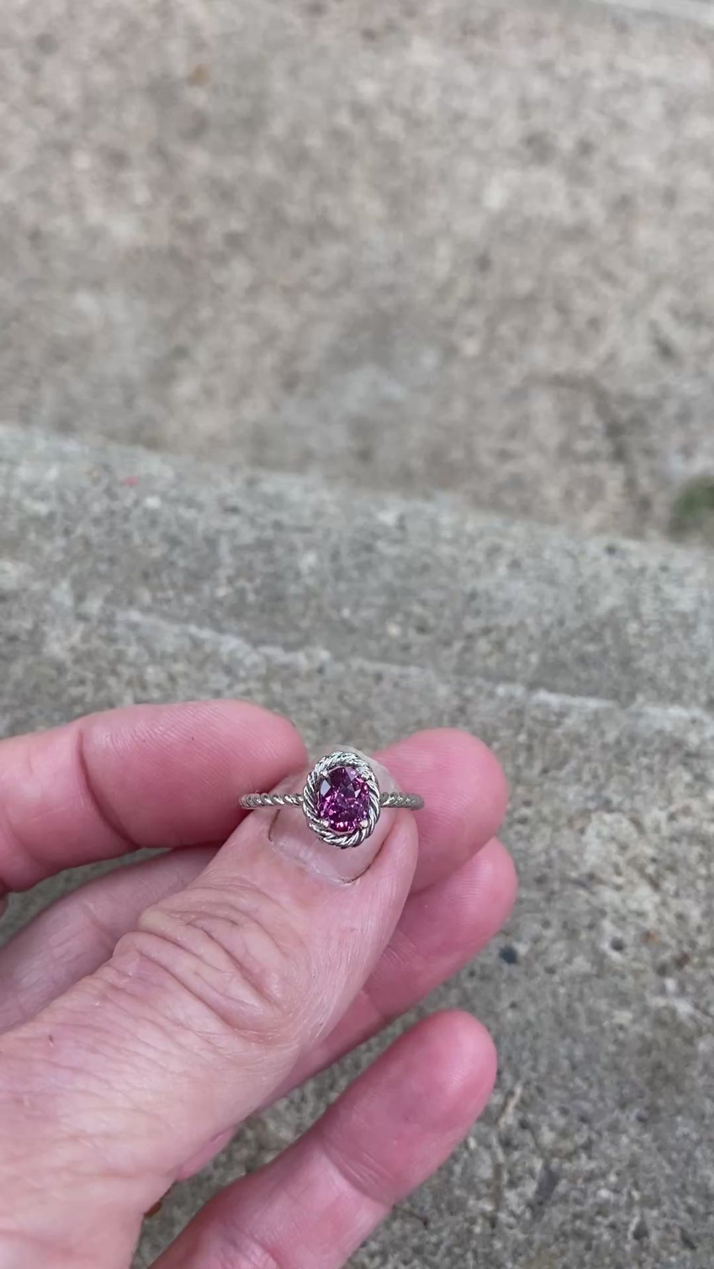 Sapphire Oval in 14K white gold. Natural Pink 7x5mm 1.00 carat